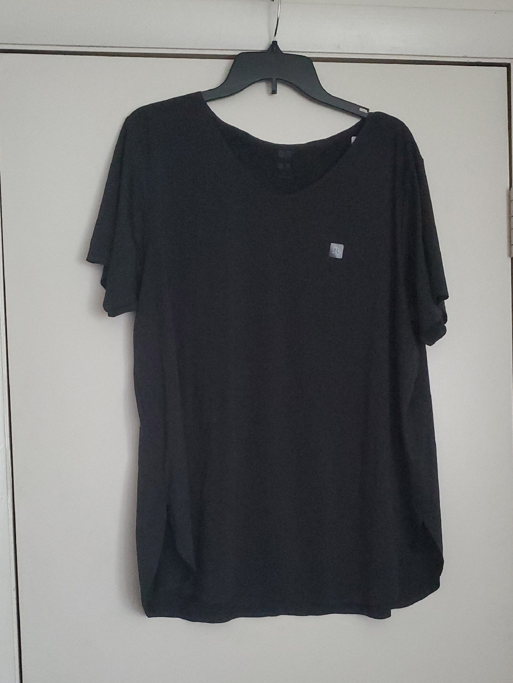 *NWT* Uniqlo Women's AIRism Black Seamless Short Sleeve T-shirt